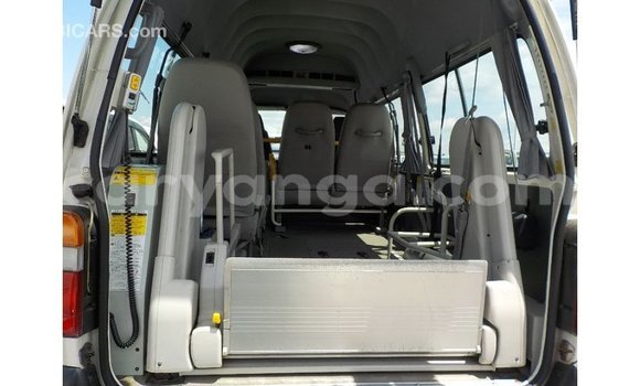 Acheter Import Voiture Toyota Hiace Blanc à Import - Dubai, Malawi Acheter Import Voiture Toyota Hiace Blanc à Import - Dubai, Malawi
