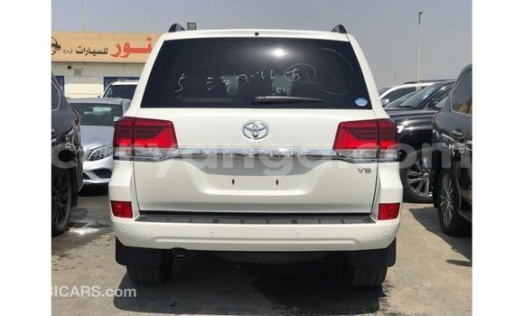 Nunua Imported Toyota Land Cruiser White Gari ndani ya Import - Dubai nchini Malawi Nunua Imported Toyota Land Cruiser White Gari ndani ya Import - Dubai nchini Malawi