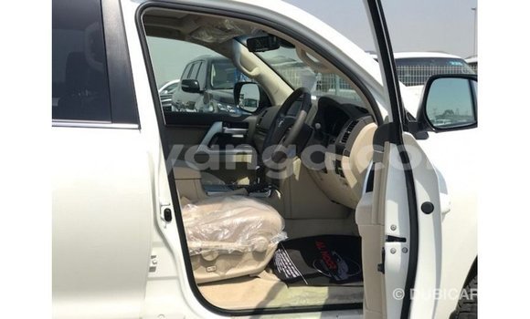 Nunua Imported Toyota Land Cruiser White Gari ndani ya Import - Dubai nchini Malawi Nunua Imported Toyota Land Cruiser White Gari ndani ya Import - Dubai nchini Malawi