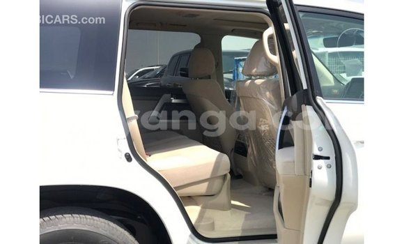 Nunua Imported Toyota Land Cruiser White Gari ndani ya Import - Dubai nchini Malawi Nunua Imported Toyota Land Cruiser White Gari ndani ya Import - Dubai nchini Malawi