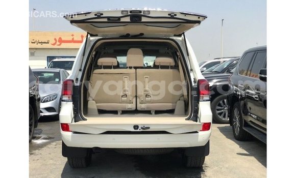 Nunua Imported Toyota Land Cruiser White Gari ndani ya Import - Dubai nchini Malawi Nunua Imported Toyota Land Cruiser White Gari ndani ya Import - Dubai nchini Malawi