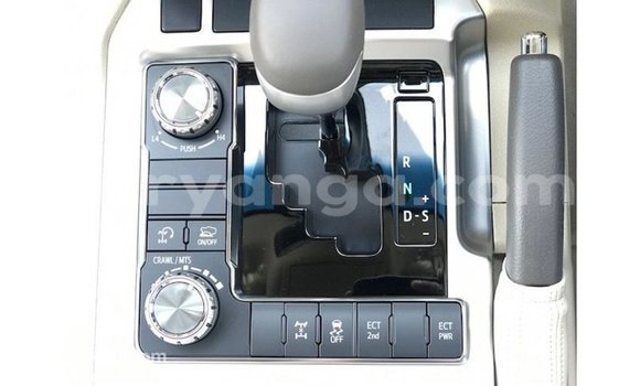 Nunua Imported Toyota Land Cruiser White Gari ndani ya Import - Dubai nchini Malawi Nunua Imported Toyota Land Cruiser White Gari ndani ya Import - Dubai nchini Malawi