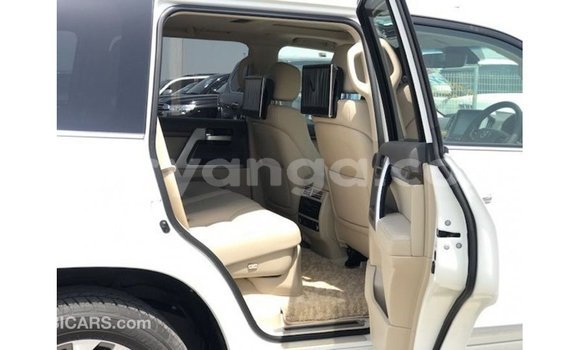 Buy Import Toyota Land Cruiser White Car in Import - Dubai in Malawi Buy Import Toyota Land Cruiser White Car in Import - Dubai in Malawi