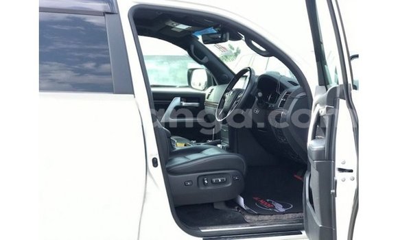 Buy Import Toyota Land Cruiser White Car in Import - Dubai in Malawi Buy Import Toyota Land Cruiser White Car in Import - Dubai in Malawi