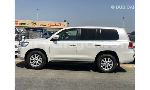 Buy Import Toyota Land Cruiser White Car in Import - Dubai in Malawi Buy Import Toyota Land Cruiser White Car in Import - Dubai in Malawi