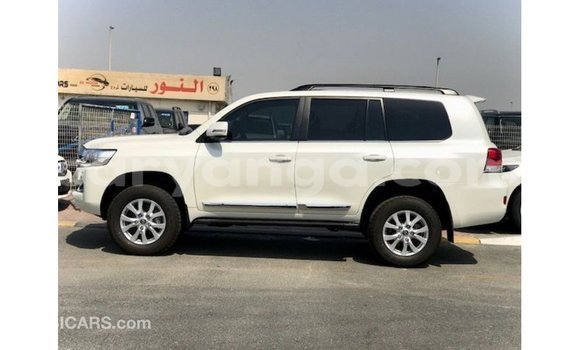 Buy Import Toyota Land Cruiser White Car in Import - Dubai in Malawi Buy Import Toyota Land Cruiser White Car in Import - Dubai in Malawi
