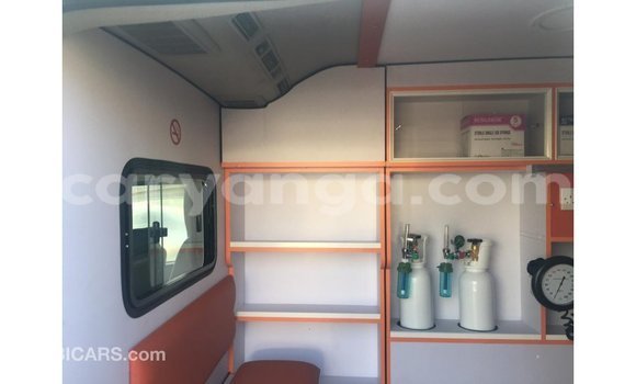 Nunua Imported Toyota Hiace White Gari ndani ya Import - Dubai nchini Malawi Nunua Imported Toyota Hiace White Gari ndani ya Import - Dubai nchini Malawi