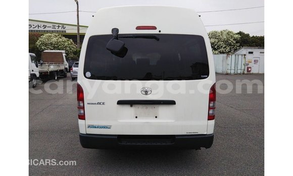 Acheter Import Voiture Toyota Hiace Blanc à Import - Dubai, Malawi Acheter Import Voiture Toyota Hiace Blanc à Import - Dubai, Malawi