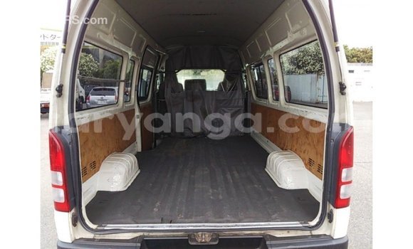 Acheter Import Voiture Toyota Hiace Blanc à Import - Dubai, Malawi Acheter Import Voiture Toyota Hiace Blanc à Import - Dubai, Malawi
