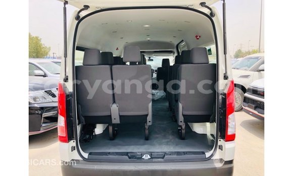 Acheter Import Voiture Toyota Hiace Blanc à Import - Dubai, Malawi Acheter Import Voiture Toyota Hiace Blanc à Import - Dubai, Malawi