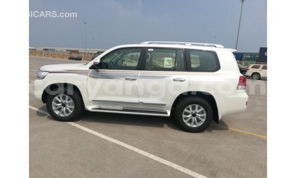 Buy Import Toyota Land Cruiser White Car in Import - Dubai in Malawi Buy Import Toyota Land Cruiser White Car in Import - Dubai in Malawi