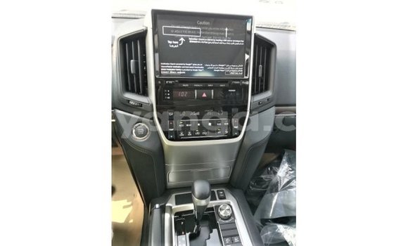 Buy Import Toyota Land Cruiser White Car in Import - Dubai in Malawi Buy Import Toyota Land Cruiser White Car in Import - Dubai in Malawi