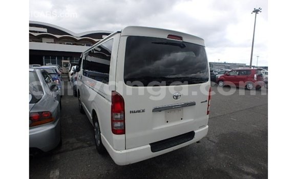 Nunua Imported Toyota Hiace White Gari ndani ya Import - Dubai nchini Malawi Nunua Imported Toyota Hiace White Gari ndani ya Import - Dubai nchini Malawi