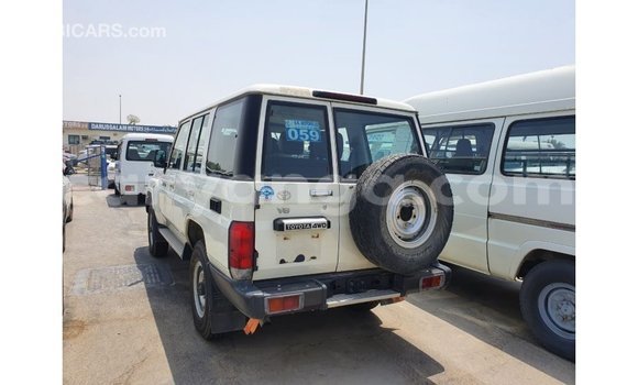 Acheter Import Voiture Toyota Land Cruiser Blanc à Import - Dubai, Malawi Acheter Import Voiture Toyota Land Cruiser Blanc à Import - Dubai, Malawi