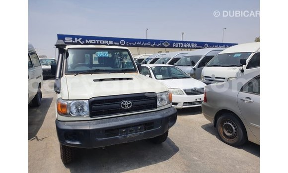 Acheter Import Voiture Toyota Land Cruiser Blanc à Import - Dubai, Malawi Acheter Import Voiture Toyota Land Cruiser Blanc à Import - Dubai, Malawi