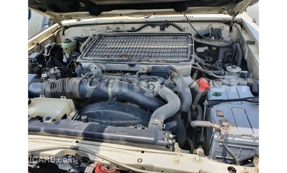 Acheter Import Voiture Toyota Land Cruiser Blanc à Import - Dubai, Malawi Acheter Import Voiture Toyota Land Cruiser Blanc à Import - Dubai, Malawi