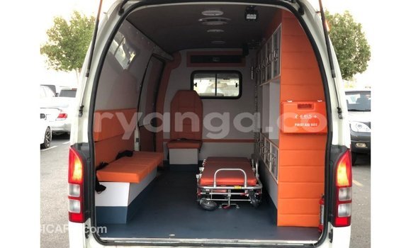 Nunua Imported Toyota Hiace White Gari ndani ya Import - Dubai nchini Malawi Nunua Imported Toyota Hiace White Gari ndani ya Import - Dubai nchini Malawi