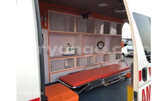 Nunua Imported Toyota Hiace White Gari ndani ya Import - Dubai nchini Malawi Nunua Imported Toyota Hiace White Gari ndani ya Import - Dubai nchini Malawi