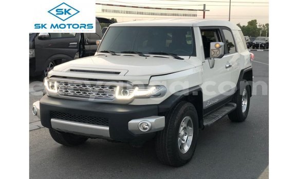 Acheter Import Voiture Toyota FJ Cruiser Blanc à Import - Dubai, Malawi Acheter Import Voiture Toyota FJ Cruiser Blanc à Import - Dubai, Malawi