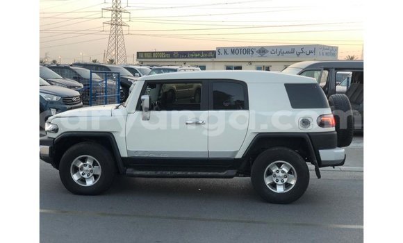 Acheter Import Voiture Toyota FJ Cruiser Blanc à Import - Dubai, Malawi Acheter Import Voiture Toyota FJ Cruiser Blanc à Import - Dubai, Malawi