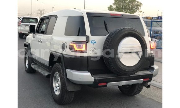 Acheter Import Voiture Toyota FJ Cruiser Blanc à Import - Dubai, Malawi Acheter Import Voiture Toyota FJ Cruiser Blanc à Import - Dubai, Malawi