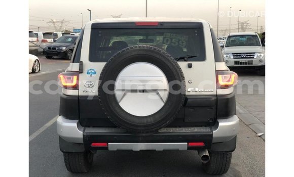 Acheter Import Voiture Toyota FJ Cruiser Blanc à Import - Dubai, Malawi Acheter Import Voiture Toyota FJ Cruiser Blanc à Import - Dubai, Malawi