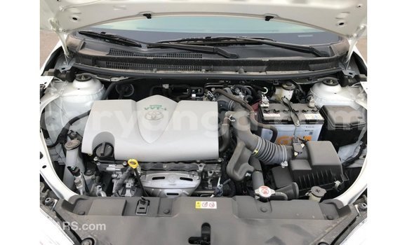 Acheter Import Voiture Toyota Yaris Blanc à Import - Dubai, Malawi Acheter Import Voiture Toyota Yaris Blanc à Import - Dubai, Malawi