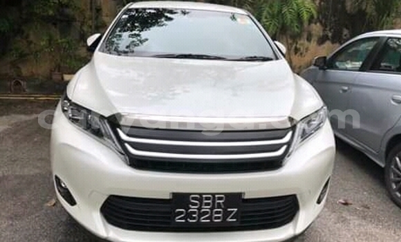 Buy Import Toyota Harrier White Car in Lilongwe in Malawi