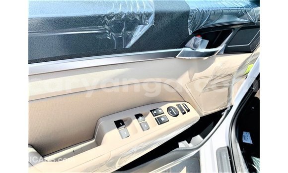 Buy Import Hyundai Elantra White Car in Import - Dubai in Malawi Buy Import Hyundai Elantra White Car in Import - Dubai in Malawi