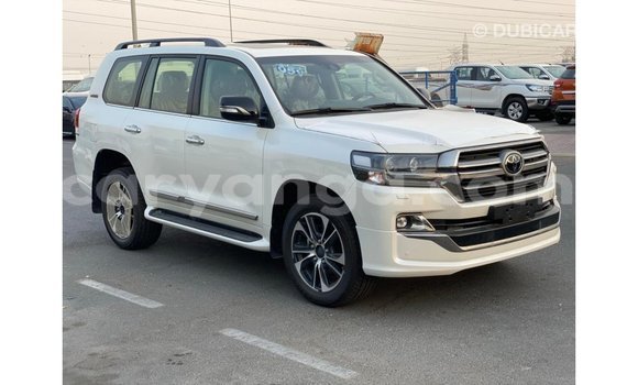Nunua Imported Toyota Land Cruiser White Gari ndani ya Import - Dubai nchini Malawi Nunua Imported Toyota Land Cruiser White Gari ndani ya Import - Dubai nchini Malawi