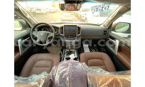 Nunua Imported Toyota Land Cruiser White Gari ndani ya Import - Dubai nchini Malawi Nunua Imported Toyota Land Cruiser White Gari ndani ya Import - Dubai nchini Malawi