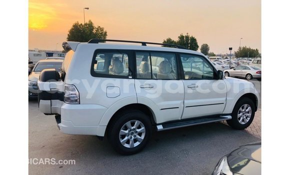 Acheter Import Voiture Mitsubishi Pajero Blanc à Import - Dubai, Malawi Acheter Import Voiture Mitsubishi Pajero Blanc à Import - Dubai, Malawi