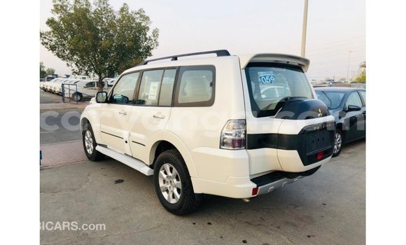 Acheter Import Voiture Mitsubishi Pajero Blanc à Import - Dubai, Malawi Acheter Import Voiture Mitsubishi Pajero Blanc à Import - Dubai, Malawi