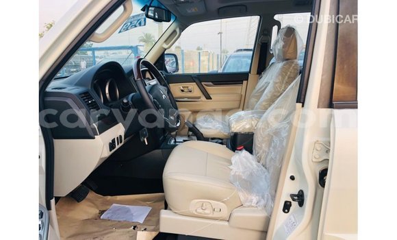 Acheter Import Voiture Mitsubishi Pajero Blanc à Import - Dubai, Malawi Acheter Import Voiture Mitsubishi Pajero Blanc à Import - Dubai, Malawi