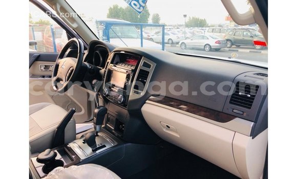 Acheter Import Voiture Mitsubishi Pajero Blanc à Import - Dubai, Malawi Acheter Import Voiture Mitsubishi Pajero Blanc à Import - Dubai, Malawi