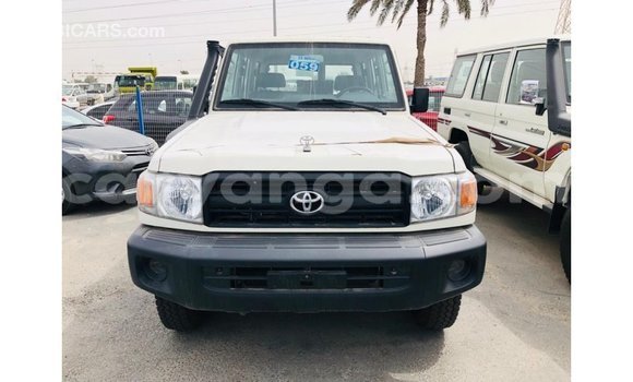 Nunua Imported Toyota Land Cruiser White Gari ndani ya Import - Dubai nchini Malawi Nunua Imported Toyota Land Cruiser White Gari ndani ya Import - Dubai nchini Malawi