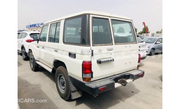 Nunua Imported Toyota Land Cruiser White Gari ndani ya Import - Dubai nchini Malawi Nunua Imported Toyota Land Cruiser White Gari ndani ya Import - Dubai nchini Malawi