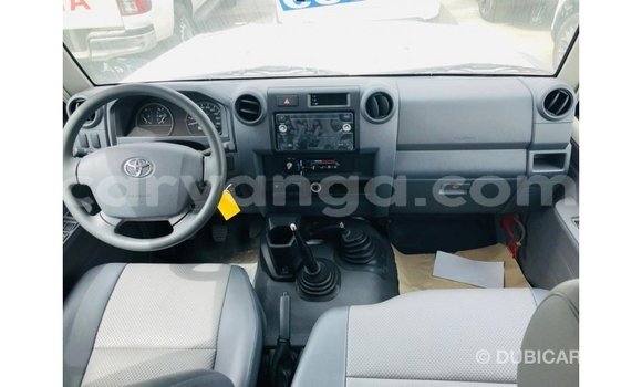 Nunua Imported Toyota Land Cruiser White Gari ndani ya Import - Dubai nchini Malawi Nunua Imported Toyota Land Cruiser White Gari ndani ya Import - Dubai nchini Malawi