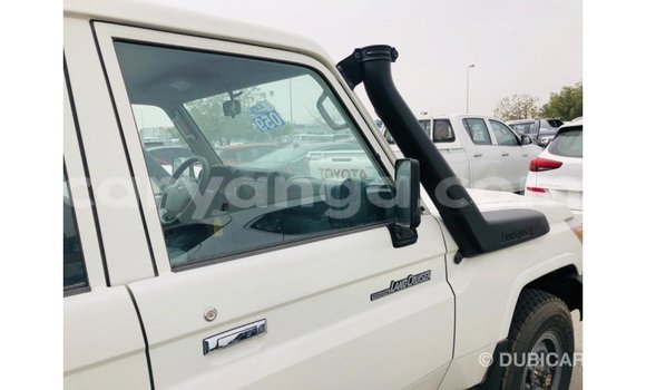Nunua Imported Toyota Land Cruiser White Gari ndani ya Import - Dubai nchini Malawi Nunua Imported Toyota Land Cruiser White Gari ndani ya Import - Dubai nchini Malawi