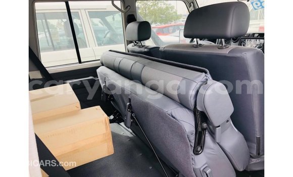 Nunua Imported Toyota Land Cruiser White Gari ndani ya Import - Dubai nchini Malawi Nunua Imported Toyota Land Cruiser White Gari ndani ya Import - Dubai nchini Malawi