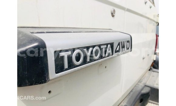 Nunua Imported Toyota Land Cruiser White Gari ndani ya Import - Dubai nchini Malawi Nunua Imported Toyota Land Cruiser White Gari ndani ya Import - Dubai nchini Malawi