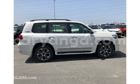 Buy Import Toyota Land Cruiser White Car in Import - Dubai in Malawi Buy Import Toyota Land Cruiser White Car in Import - Dubai in Malawi