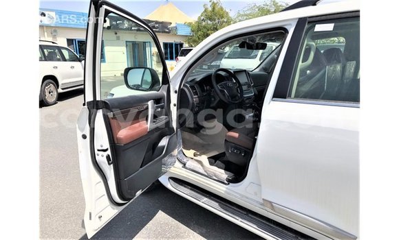 Buy Import Toyota Land Cruiser White Car in Import - Dubai in Malawi Buy Import Toyota Land Cruiser White Car in Import - Dubai in Malawi
