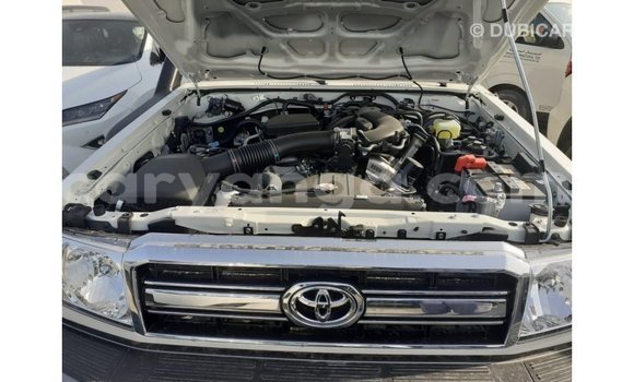 Buy Import Toyota Land Cruiser White Car in Import - Dubai in Malawi Buy Import Toyota Land Cruiser White Car in Import - Dubai in Malawi