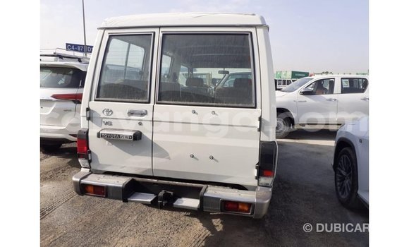 Buy Import Toyota Land Cruiser White Car in Import - Dubai in Malawi Buy Import Toyota Land Cruiser White Car in Import - Dubai in Malawi