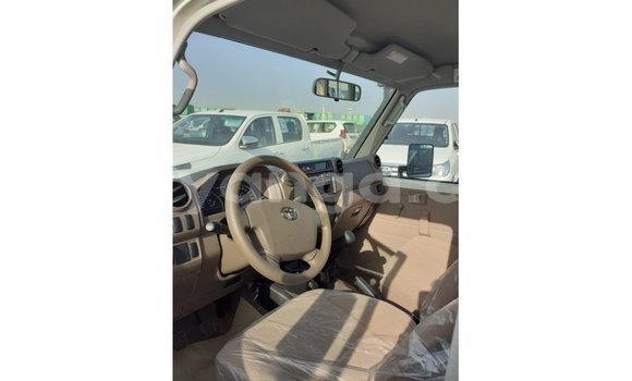 Buy Import Toyota Land Cruiser White Car in Import - Dubai in Malawi Buy Import Toyota Land Cruiser White Car in Import - Dubai in Malawi