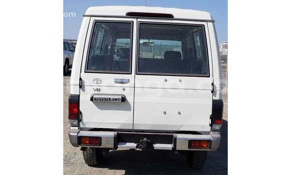 Buy Import Toyota Land Cruiser White Car in Import - Dubai in Malawi Buy Import Toyota Land Cruiser White Car in Import - Dubai in Malawi