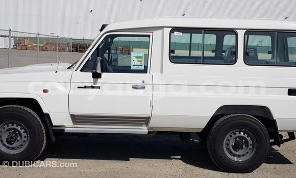Buy Import Toyota Land Cruiser White Car in Import - Dubai in Malawi Buy Import Toyota Land Cruiser White Car in Import - Dubai in Malawi