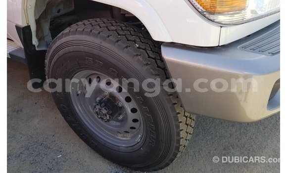 Buy Import Toyota Land Cruiser White Car in Import - Dubai in Malawi Buy Import Toyota Land Cruiser White Car in Import - Dubai in Malawi
