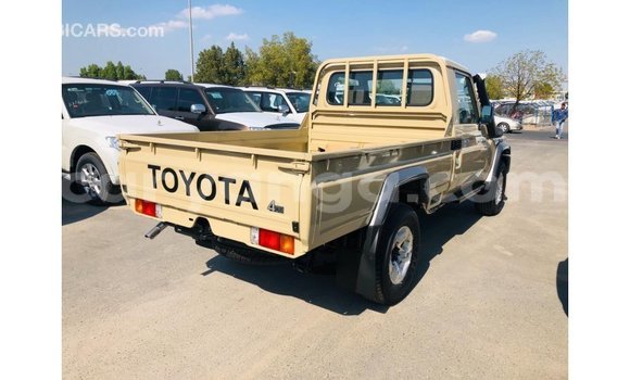 Nunua Imported Toyota Land Cruiser Beige Gari ndani ya Import - Dubai nchini Malawi Nunua Imported Toyota Land Cruiser Beige Gari ndani ya Import - Dubai nchini Malawi